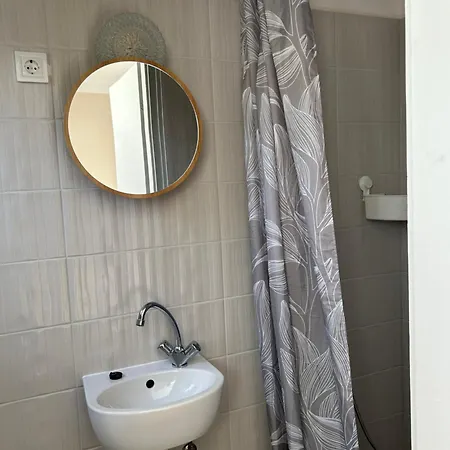 Lena Apartmanhaz شقة