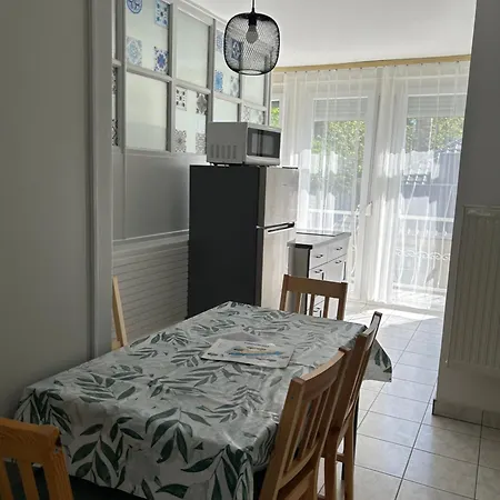 شقة Lena Apartmanhaz بالاتوليلّي